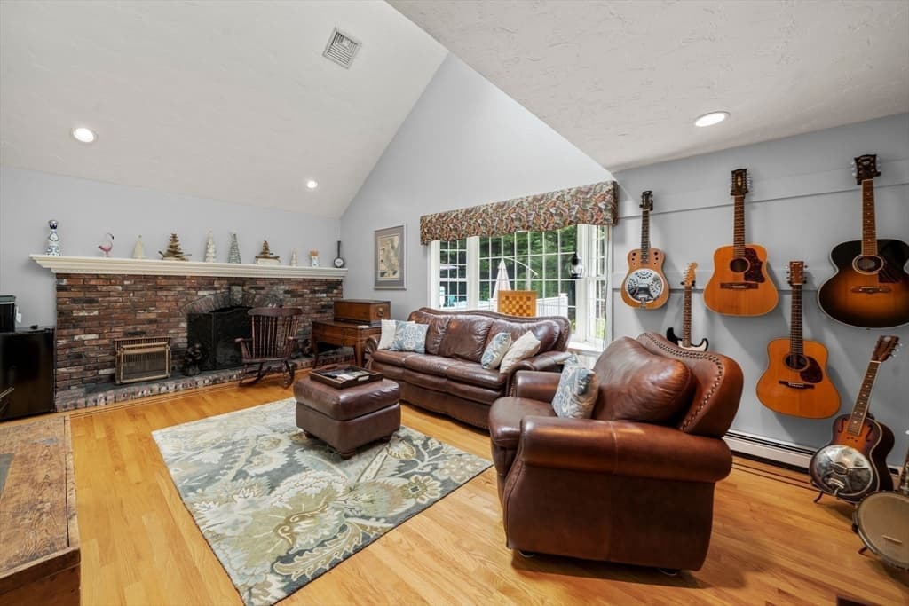 Single Family Residence at 2 Silver Lake Dr, Kingston MA 02364, Kingston, photo 13 of 31