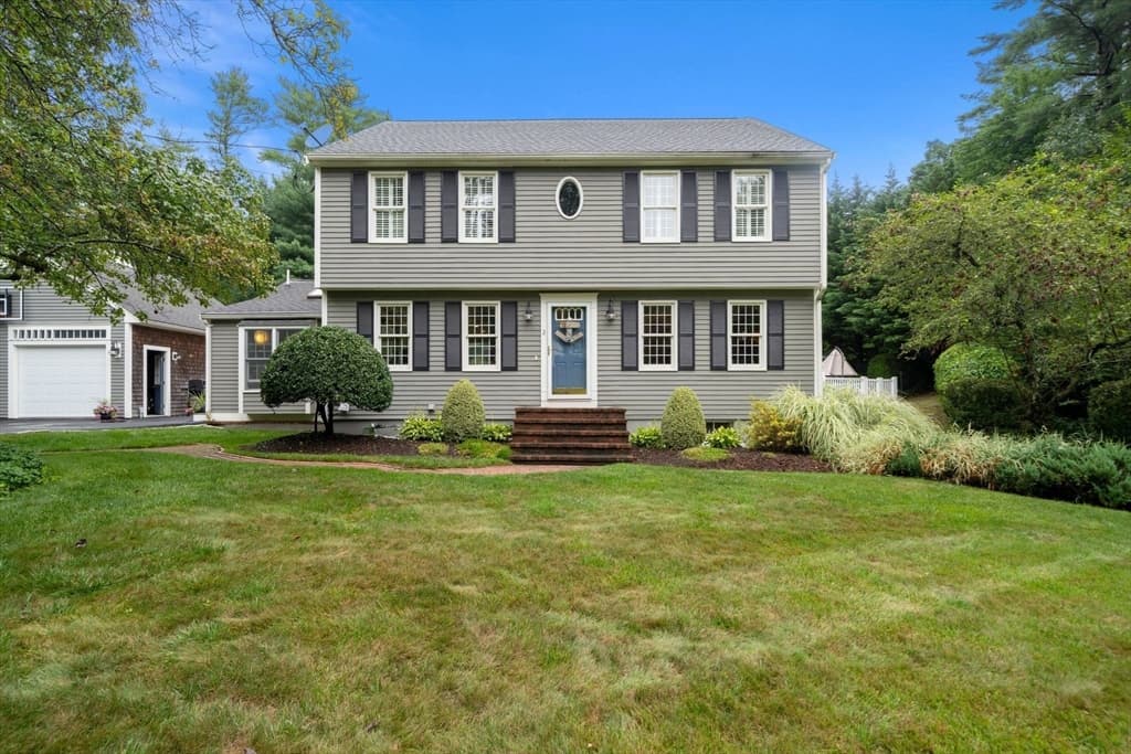 2 Silver Lake Dr, Kingston MA 02364