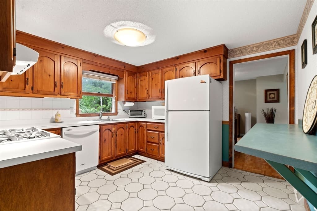 Single Family Residence at 82 Keystone Ln, Billerica MA 01821, Billerica, photo 12 of 31
