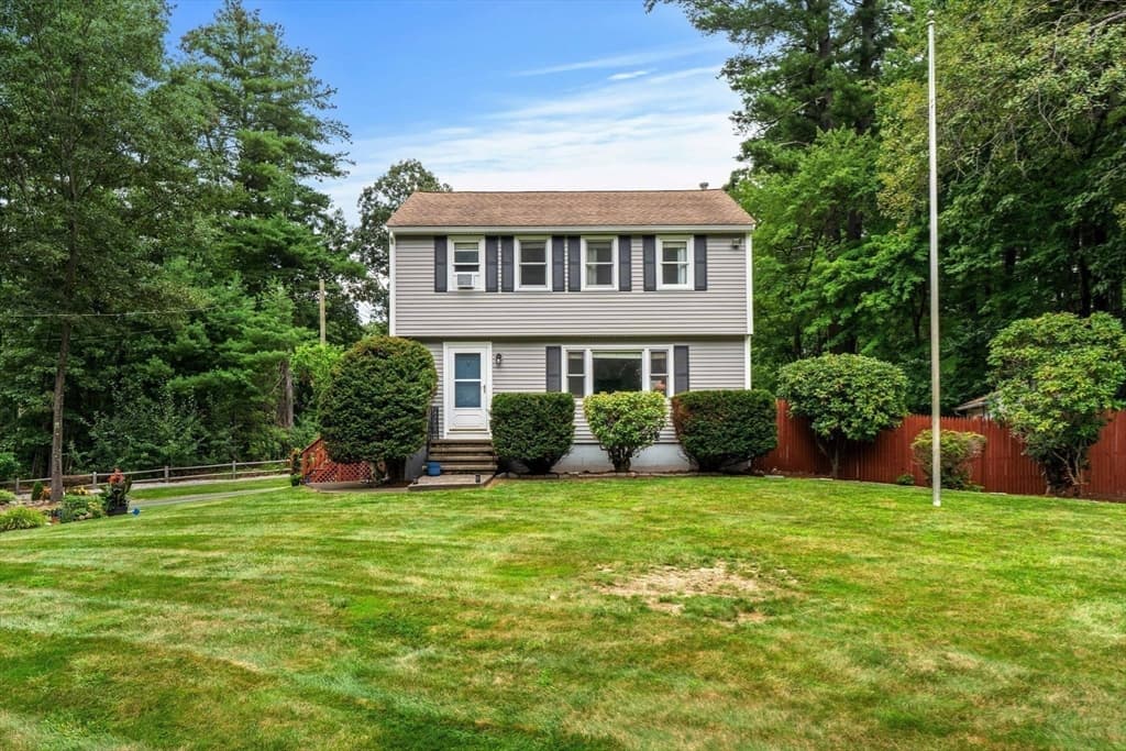 82 Keystone Ln, Billerica MA 01821