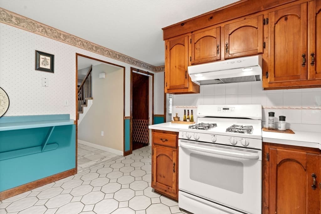 Single Family Residence at 82 Keystone Ln, Billerica MA 01821, Billerica, photo 11 of 31