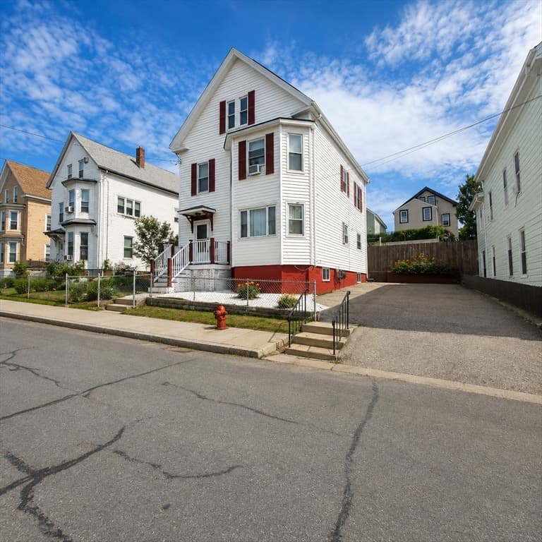 33 Hancock St, Haverhill MA 01832