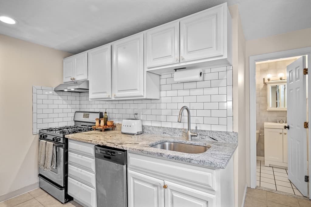 Condominium at 21 Mall St # 2, Salem MA 01970, Salem, photo 11 of 33