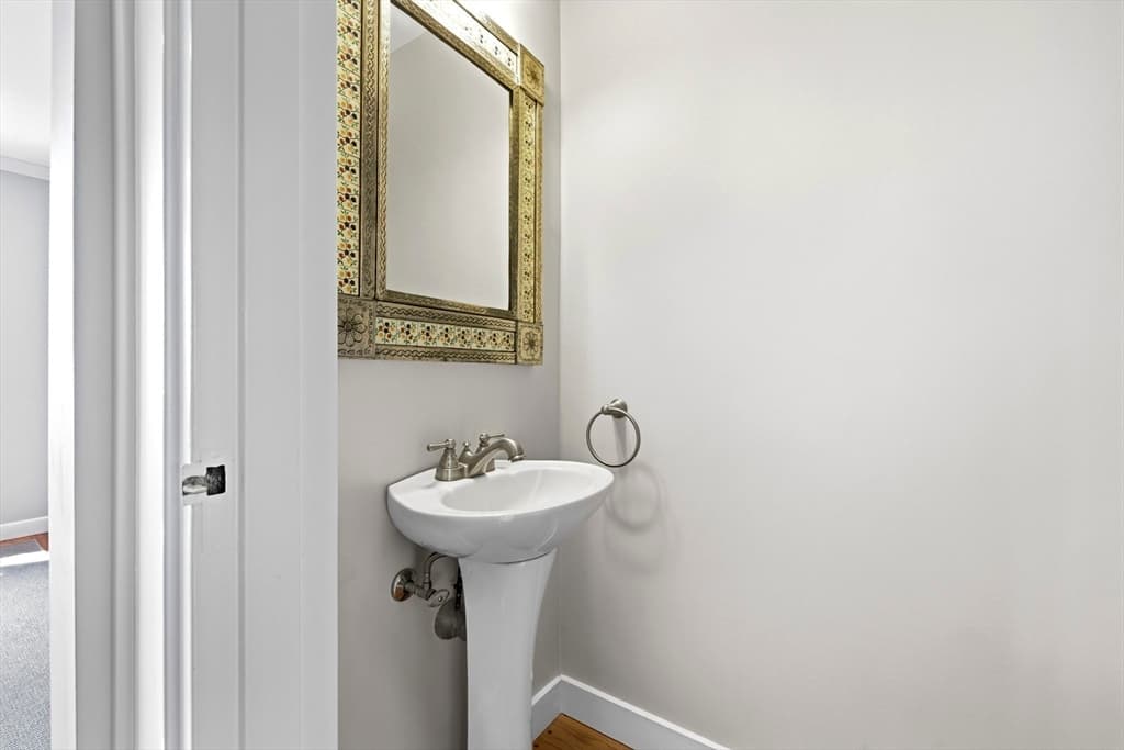 Single Family Residence at 2 Mariners Ln, Marblehead MA 01945, Marblehead, photo 12 of 28