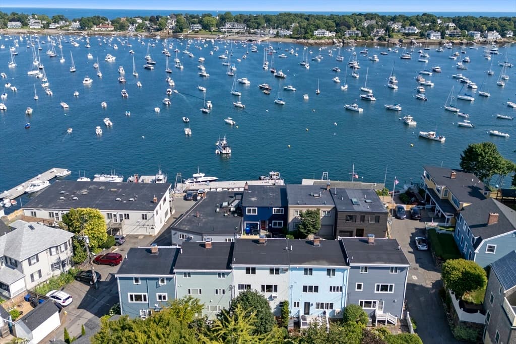 2 Mariners Ln, Marblehead MA 01945
