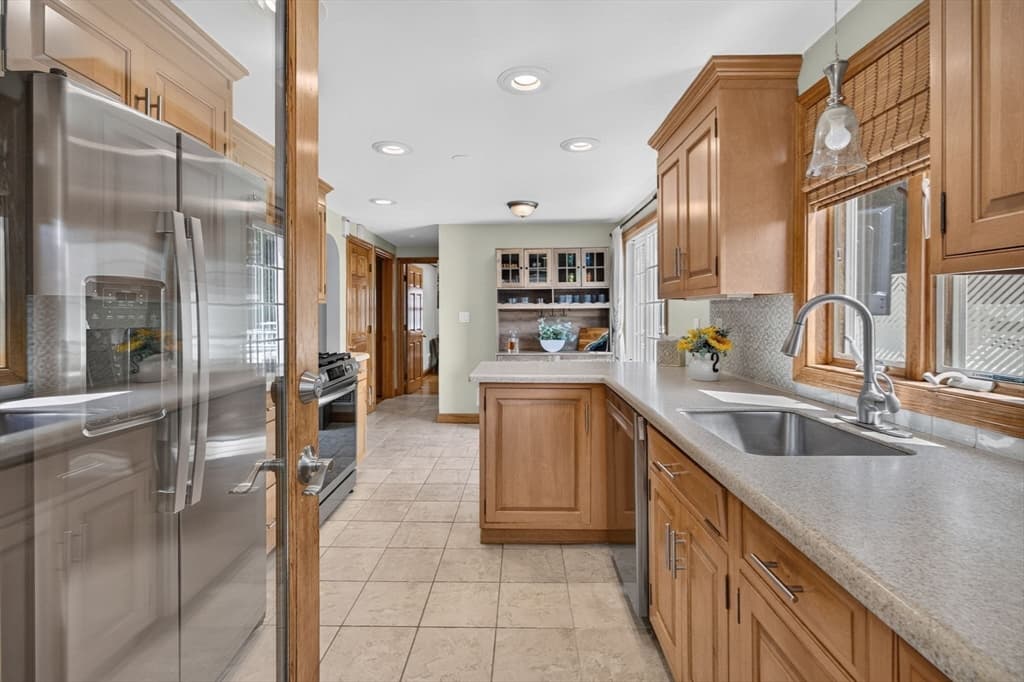 Single Family Residence at 3 Wormstead St, Saugus MA 01906, Saugus, photo 6 of 40