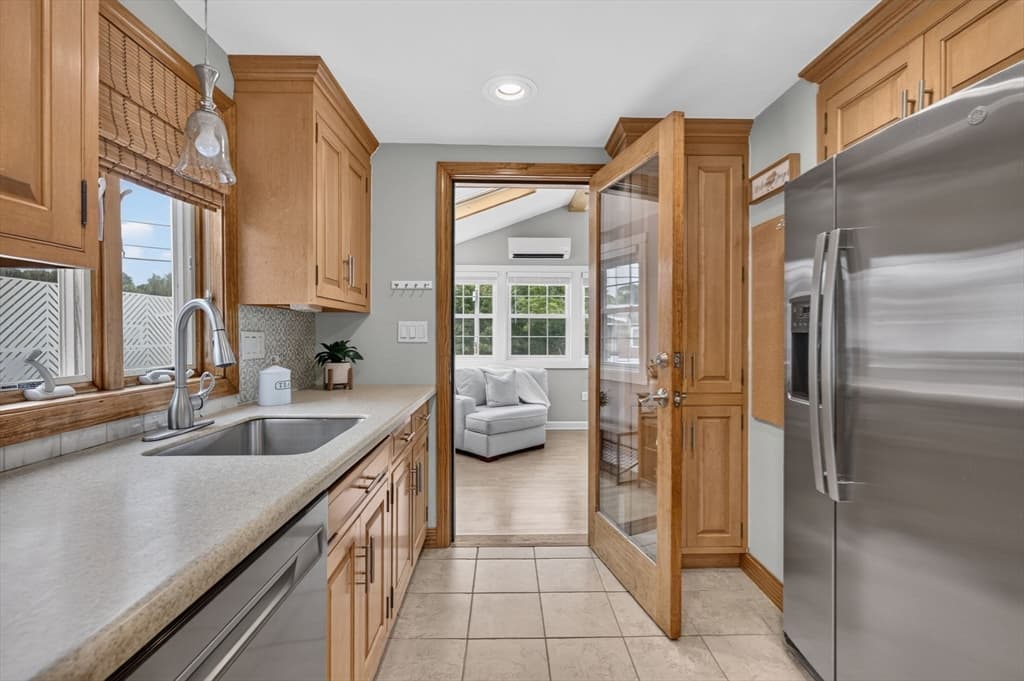 Single Family Residence at 3 Wormstead St, Saugus MA 01906, Saugus, photo 7 of 40