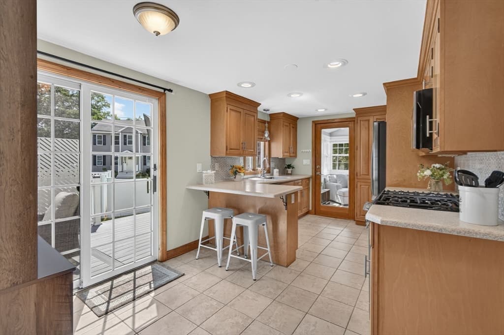 Single Family Residence at 3 Wormstead St, Saugus MA 01906, Saugus, photo 9 of 40
