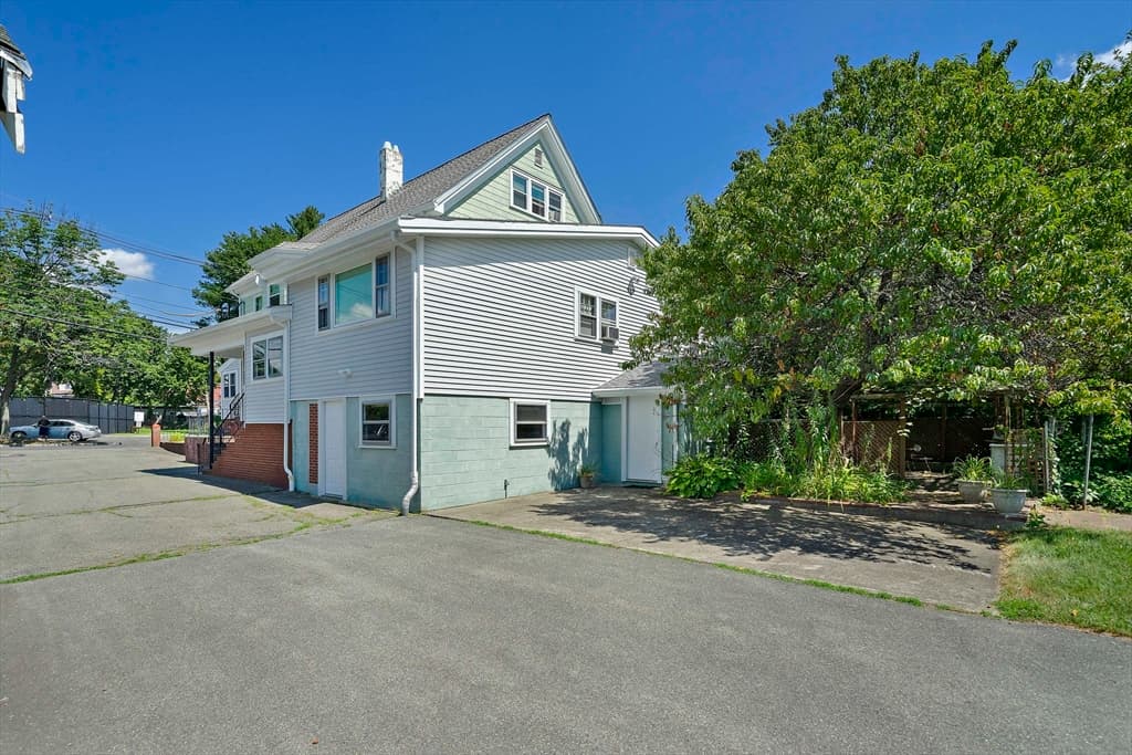 4 Family at 19 Bartlett, Avon MA 02322, Avon, photo 17 of 19