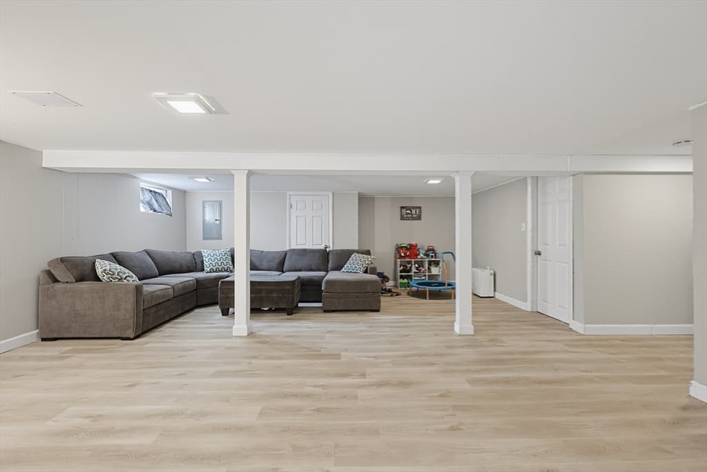 Single Family Residence at 7 Haskell Pl, Peabody MA 01960, Peabody, photo 22 of 34