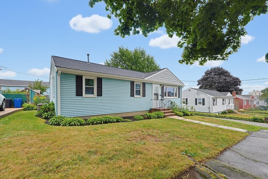 Single Family Residence at 7 Haskell Pl, Peabody MA 01960, Peabody, photo 3 of 34
