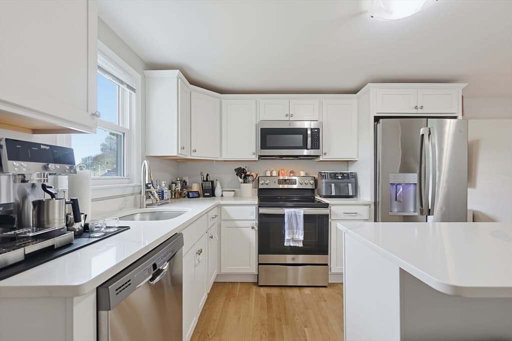 Single Family Residence at 7 Haskell Pl, Peabody MA 01960, Peabody, photo 9 of 34