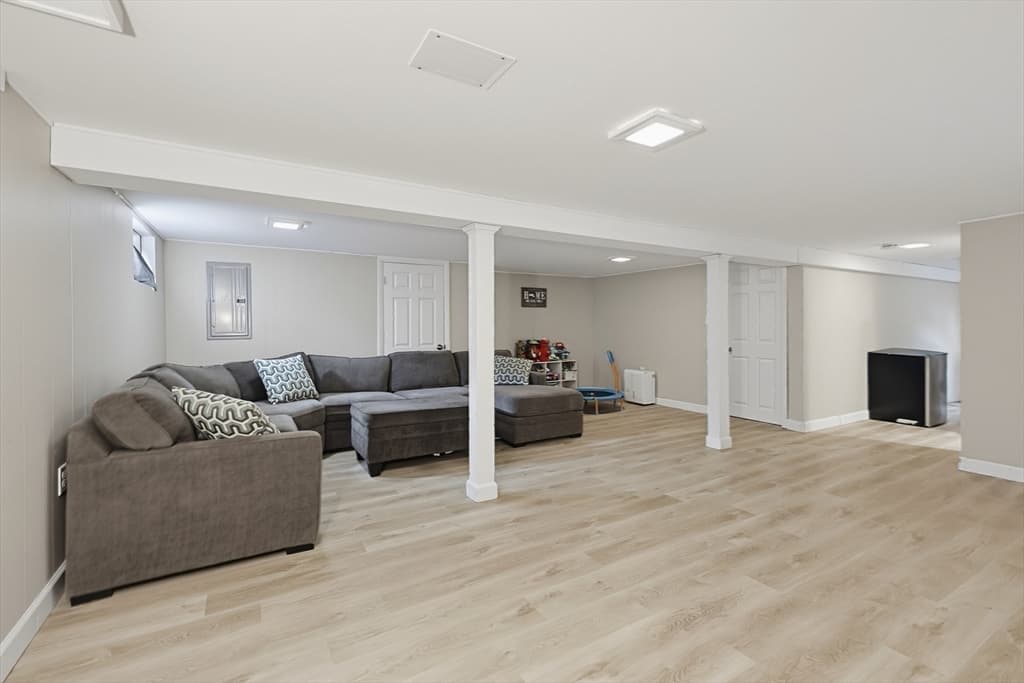 Single Family Residence at 7 Haskell Pl, Peabody MA 01960, Peabody, photo 24 of 34