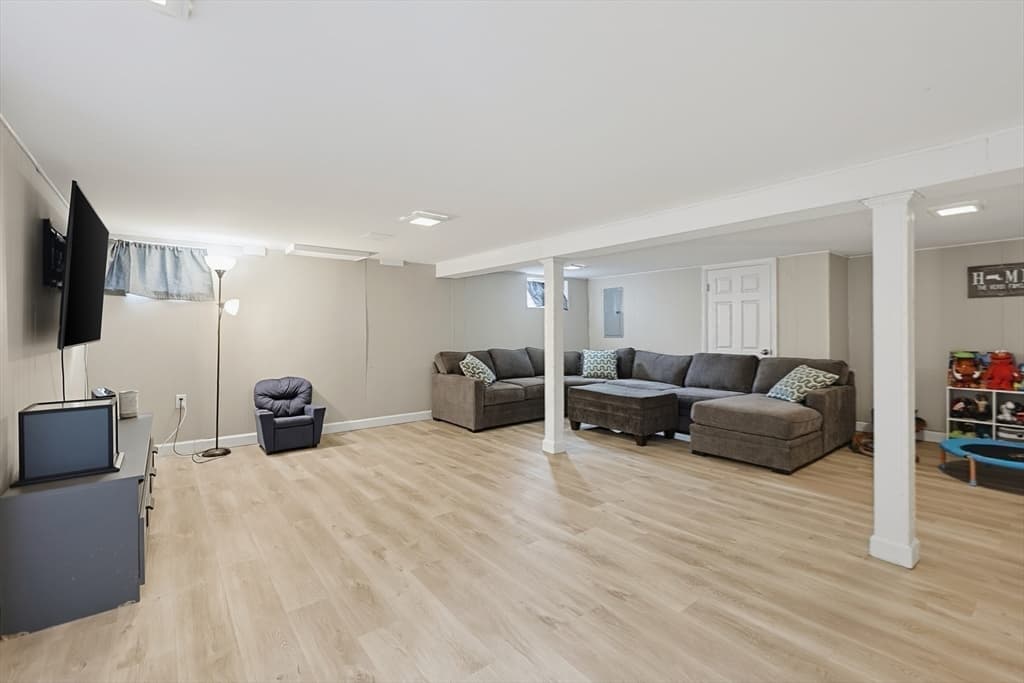 Single Family Residence at 7 Haskell Pl, Peabody MA 01960, Peabody, photo 25 of 34