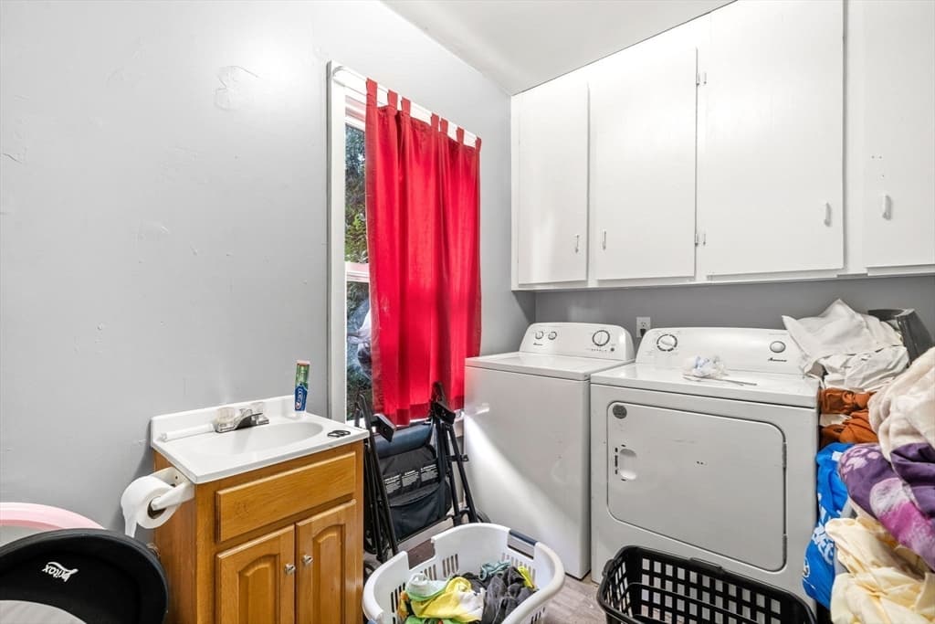 4 Family - 4 Units Up/Down at 27 Henry St, Southbridge MA 01550, Southbridge, photo 16 of 23
