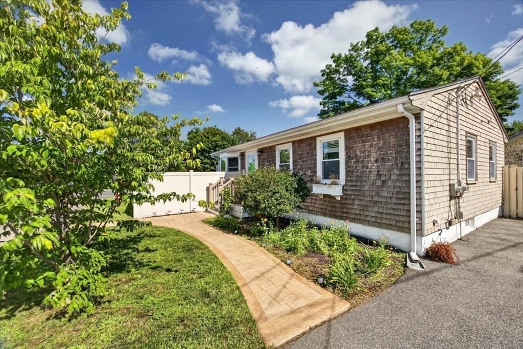 Single Family Residence at 6 Pontiac St, New Bedford MA 02745, New Bedford, photo 3 of 30