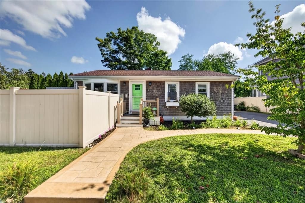 6 Pontiac St, New Bedford MA 02745