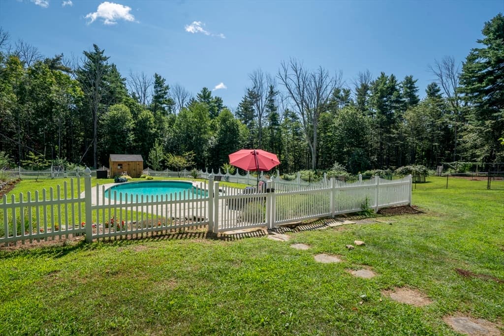 Single Family Residence at 108 Range Road, Northwood NH 03261, Northwood, photo 7 of 42