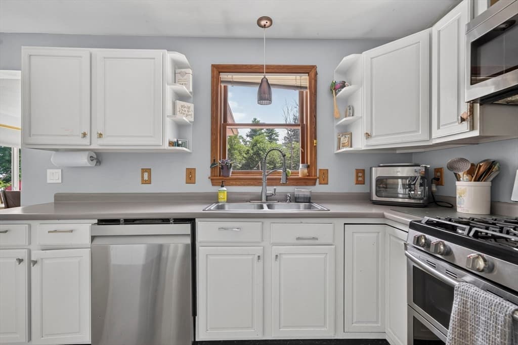 Single Family Residence at 108 Range Road, Northwood NH 03261, Northwood, photo 32 of 42