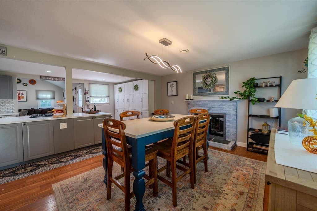 Single Family Residence at 156 Oak St, Weymouth MA 02190, Weymouth, photo 7 of 31