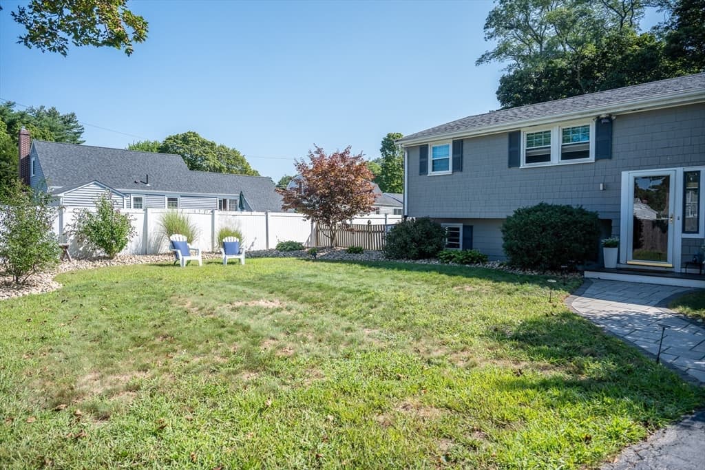 Single Family Residence at 156 Oak St, Weymouth MA 02190, Weymouth, photo 3 of 31