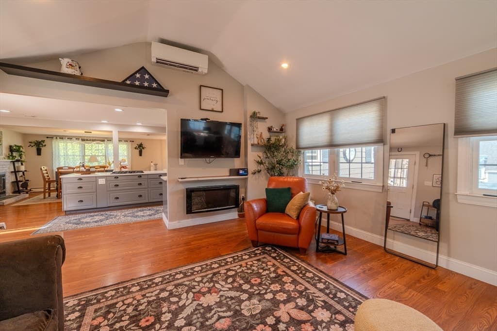 Single Family Residence at 156 Oak St, Weymouth MA 02190, Weymouth, photo 14 of 31
