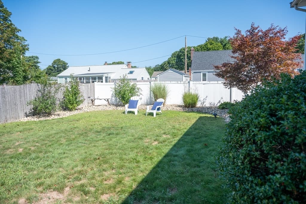 Single Family Residence at 156 Oak St, Weymouth MA 02190, Weymouth, photo 4 of 31
