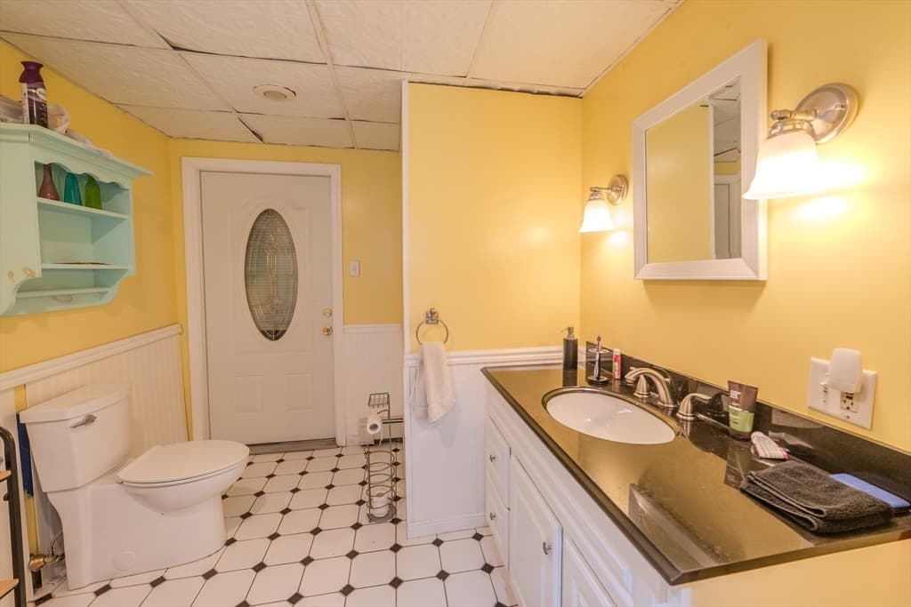 Single Family Residence at 156 Oak St, Weymouth MA 02190, Weymouth, photo 25 of 31