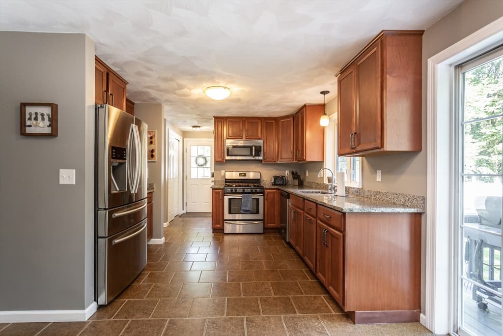 Single Family Residence at 80 Slater St, Attleboro MA 02703, Attleboro, photo 6 of 26