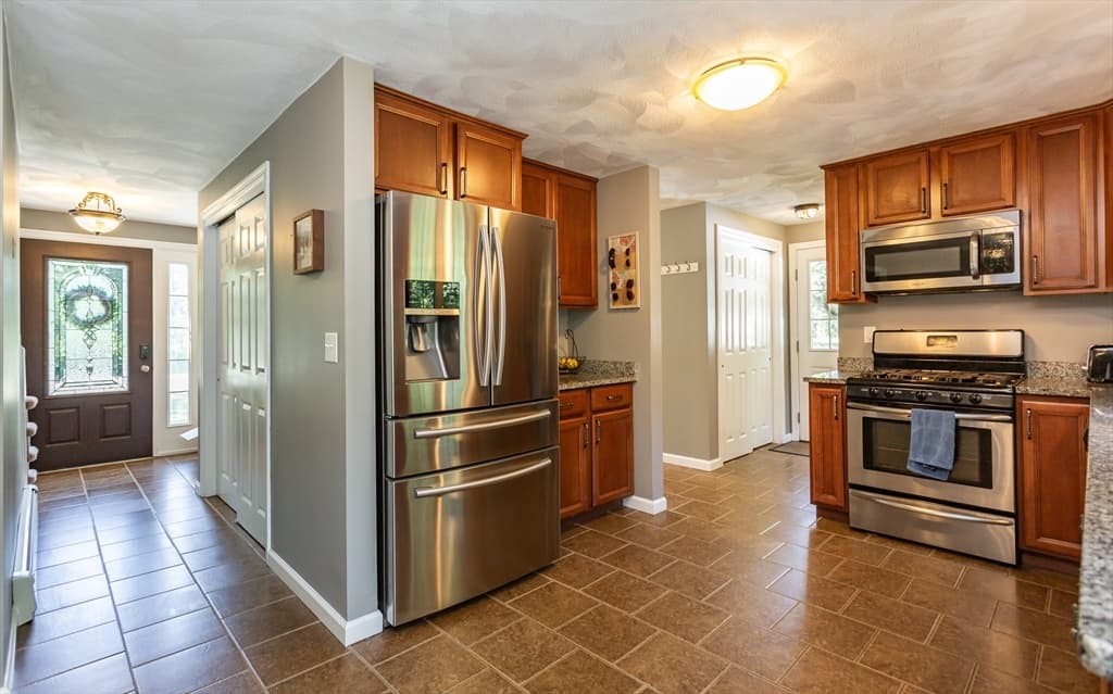 Single Family Residence at 80 Slater St, Attleboro MA 02703, Attleboro, photo 7 of 26