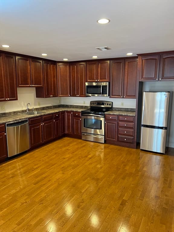 Condominium at 7 Crescent Way # 319, Sturbridge MA 01518, Sturbridge, photo 6 of 27