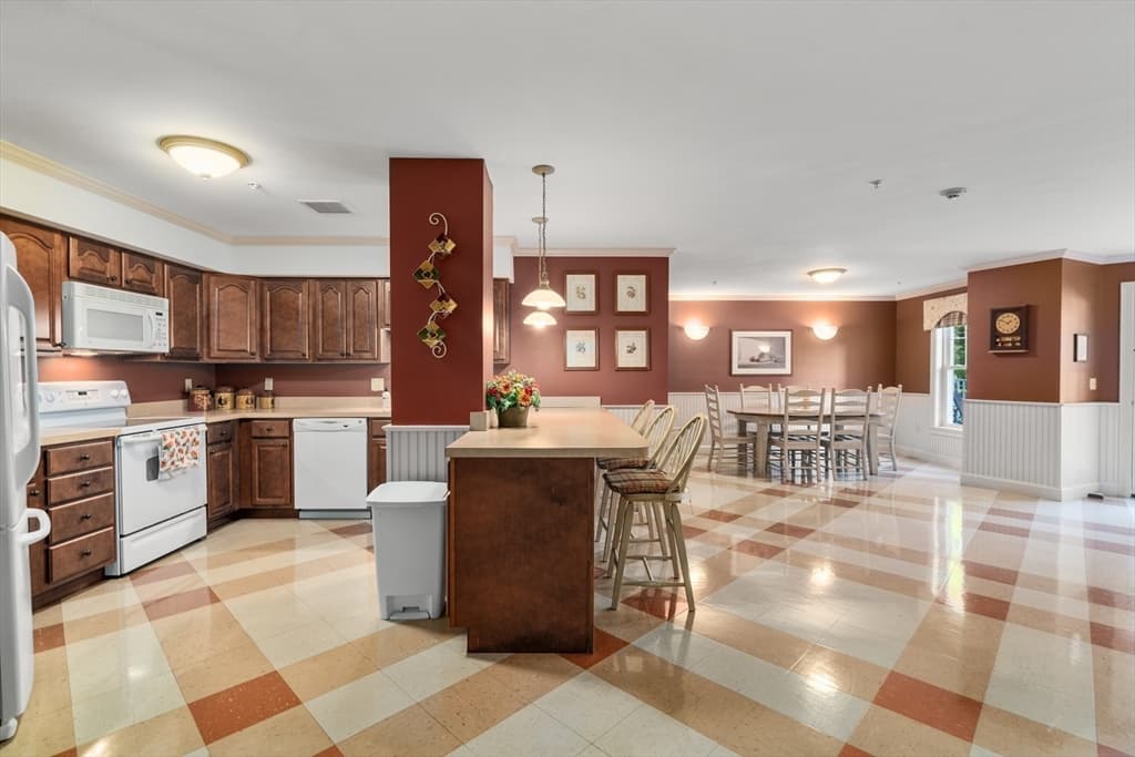 Condominium at 7 Crescent Way # 319, Sturbridge MA 01518, Sturbridge, photo 18 of 27