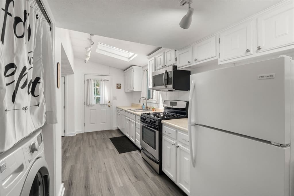 Condominium at 26 Wallis Street # 1, Beverly MA 01915, Beverly, photo 7 of 40