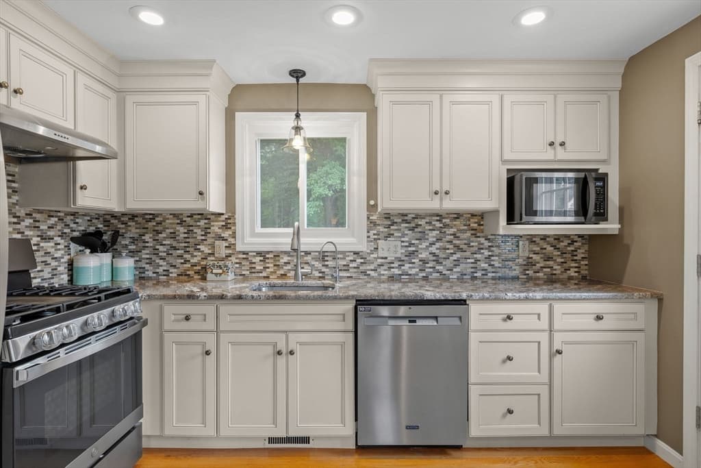 Single Family Residence at 12 Enwright Way, Bridgewater MA 02324, Bridgewater, photo 6 of 42