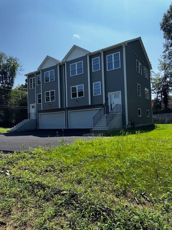Condominium at 191 Oxford Ave # 2, Dudley MA 01571, Dudley, photo 2 of 32
