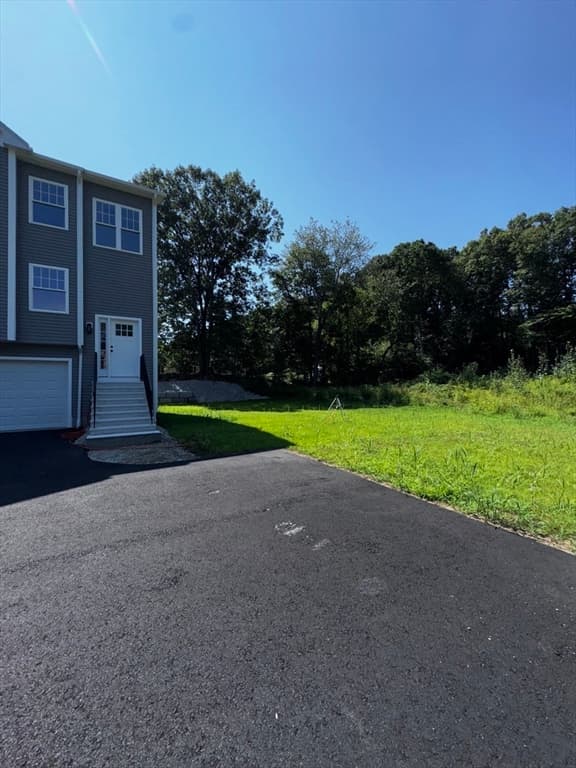 Condominium at 191 Oxford Ave # 2, Dudley MA 01571, Dudley, photo 3 of 32