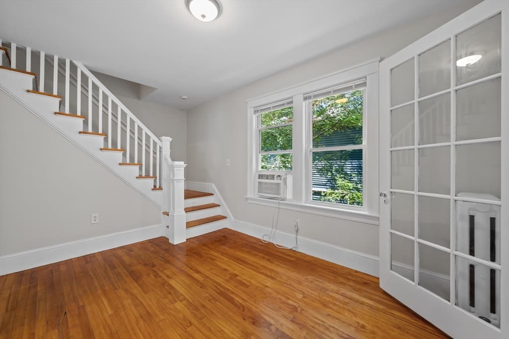 Single Family Residence at 33 Clearview Ave, Worcester MA 01605, Worcester, photo 6 of 41