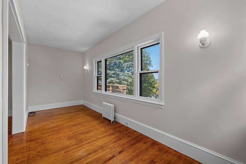Single Family Residence at 33 Clearview Ave, Worcester MA 01605, Worcester, photo 12 of 41
