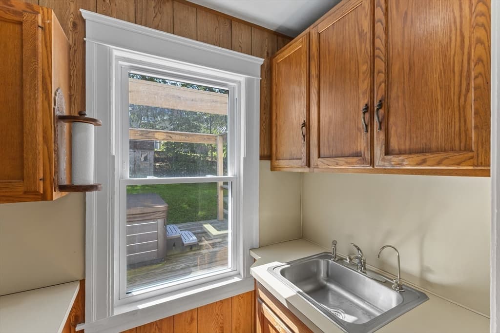 Single Family Residence at 33 Clearview Ave, Worcester MA 01605, Worcester, photo 24 of 41