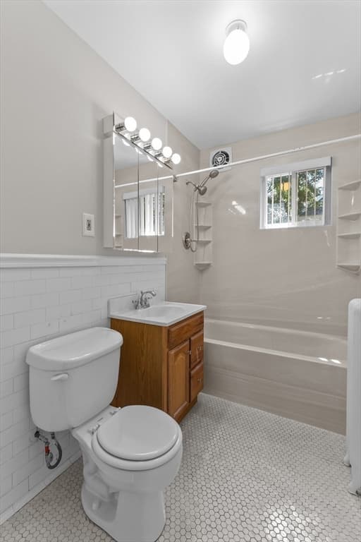 Single Family Residence at 33 Clearview Ave, Worcester MA 01605, Worcester, photo 34 of 41