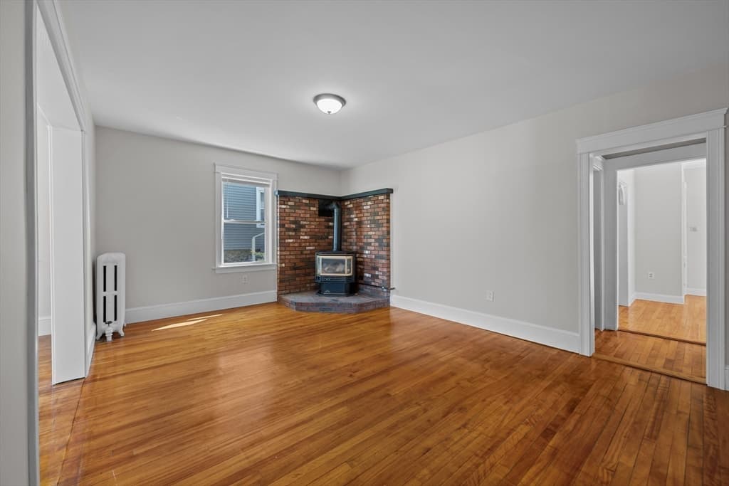 Single Family Residence at 33 Clearview Ave, Worcester MA 01605, Worcester, photo 10 of 41