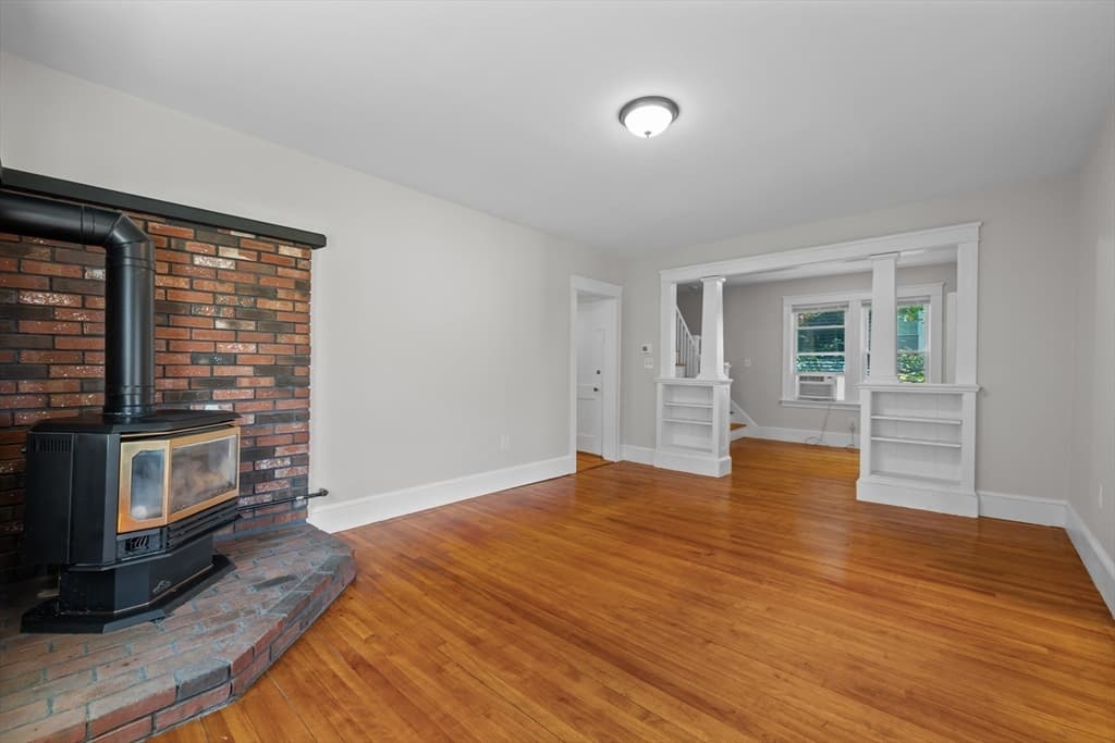 Single Family Residence at 33 Clearview Ave, Worcester MA 01605, Worcester, photo 11 of 41