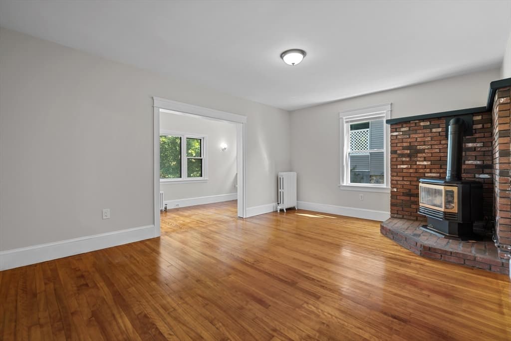 Single Family Residence at 33 Clearview Ave, Worcester MA 01605, Worcester, photo 8 of 41
