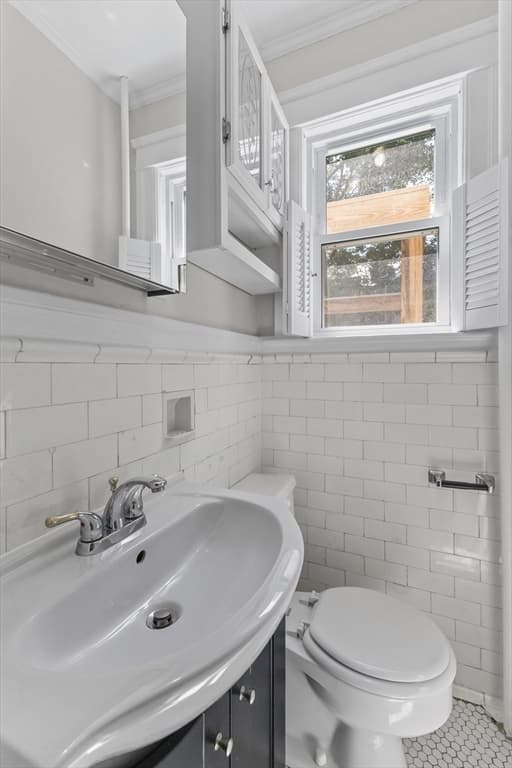Single Family Residence at 33 Clearview Ave, Worcester MA 01605, Worcester, photo 25 of 41