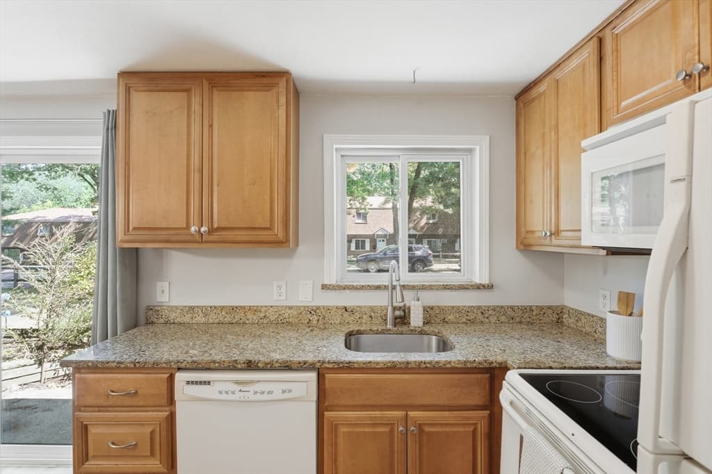 Condominium at 141 Thissell Ave # 4, Dracut MA 01826, Dracut, photo 12 of 29