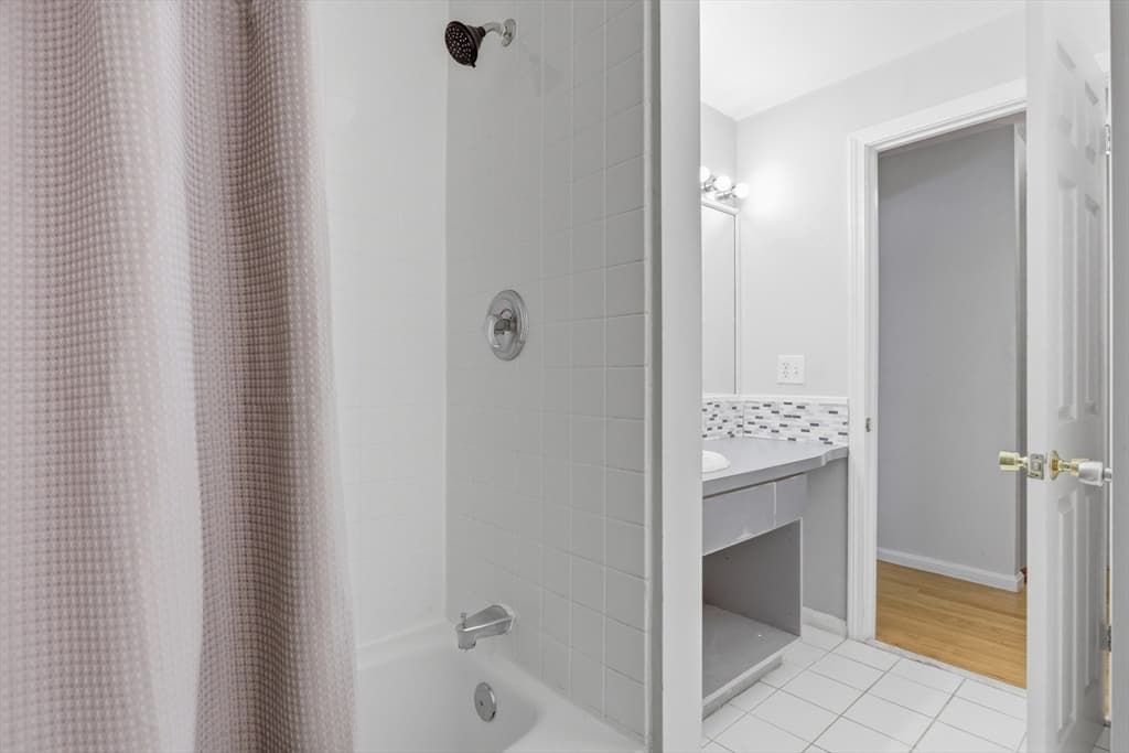 Condominium at 141 Thissell Ave # 4, Dracut MA 01826, Dracut, photo 19 of 29