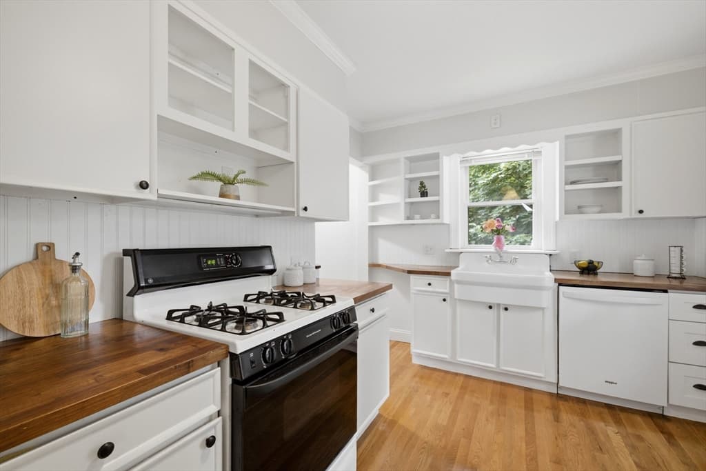 Single Family Residence at 76 Woodland Rd, Malden MA 02148, Malden, photo 4 of 41
