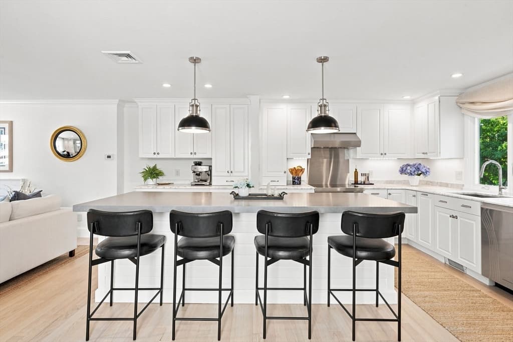 Single Family Residence at 5 Leslie Cove, Marblehead MA 01945, Marblehead, photo 9 of 32