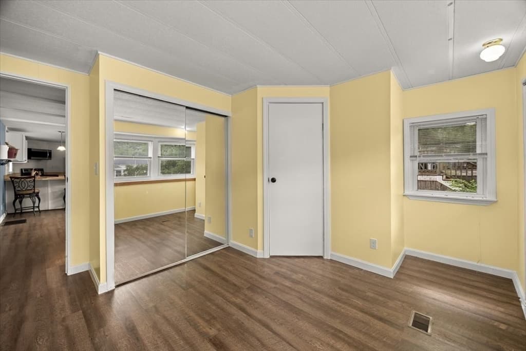 Mobile Home at 14 Judith Cir, Wareham MA 02576, Wareham, photo 7 of 16
