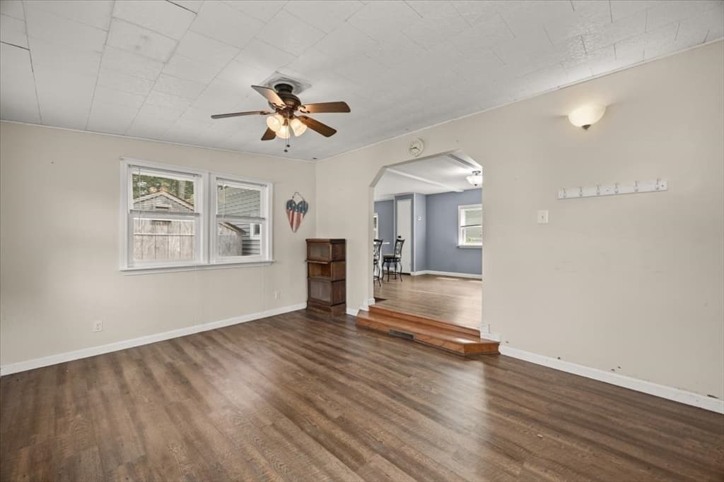 Mobile Home at 14 Judith Cir, Wareham MA 02576, Wareham, photo 3 of 16
